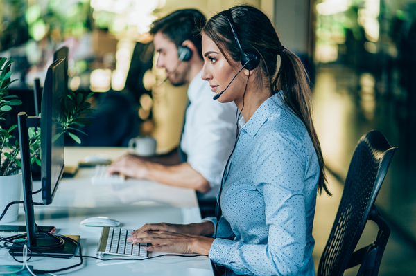 Jaki system do komunikacji z klientem wybrać do contact center?